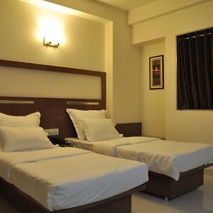 Hotel Happiness